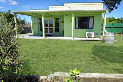 Photo of property in 15 Rangitane Street, Himatangi Beach, Foxton, 4891