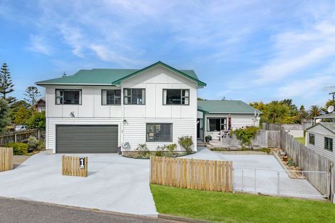 Photo of property in 1 Tamarisk Drive, Riversdale Beach, Masterton, 5872