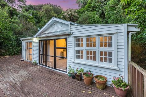 Photo of property in 1/45 Airlie Road, Plimmerton, Porirua, 5026