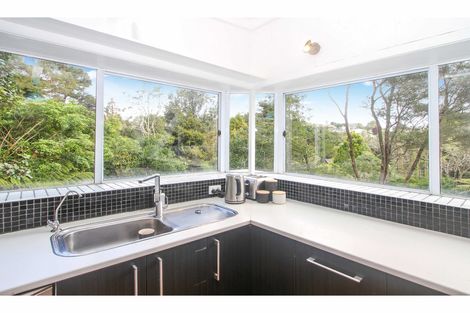 Photo of property in 120 Park Hill Road, Birkenhead, Auckland, 0626