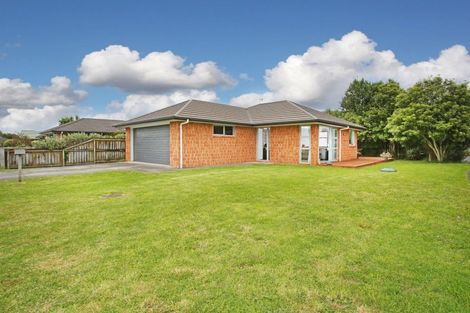 Photo of property in 8 Breaker Grove, Waiuku, 2123
