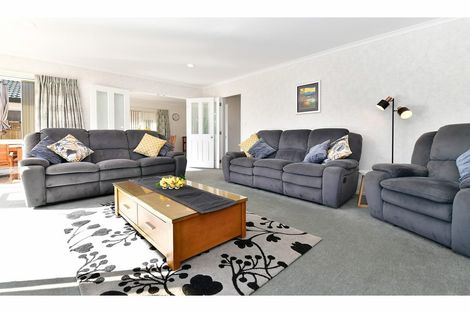 Photo of property in 16 Dan Tori Place, Orewa, 0931