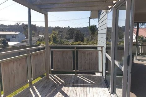 Photo of property in 3 Gazelle Avenue, Beach Haven, Auckland, 0626