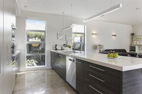 Photo of property in 5 Alberta Street, Point Chevalier, Auckland, 1022