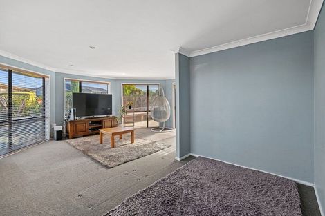 Photo of property in 12 Hocken Place, Mangere Bridge, Auckland, 2022
