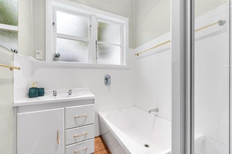 Photo of property in 1 Summit Road, Fairfield, Lower Hutt, 5011