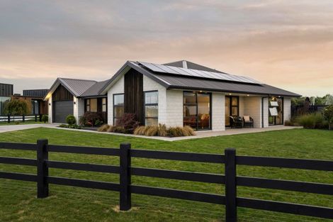 Photo of property in 23 Mike Smith Drive, Cambridge, 3434