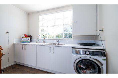 Photo of property in 72 Timaru Road, Waimate, 7924