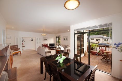 Photo of property in 16 Wantwood Grove, Churton Park, Wellington, 6037