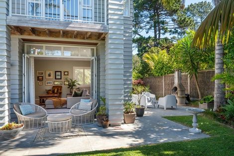 Photo of property in 8 Tree Fern Trail, Campbells Bay, Auckland, 0630