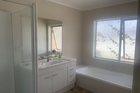 Photo of property in 18 Cate Road, Rototuna, Hamilton, 3210