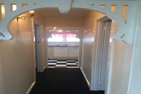 Photo of property in 2 Chaucer Road, Hospital Hill, Napier, 4110