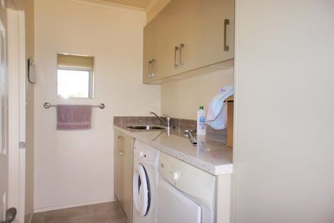 Photo of property in 1 Lewis Road, Pakuranga, Auckland, 2010