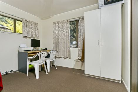 Photo of property in 449 Glenfield Road, Glenfield, Auckland, 0629