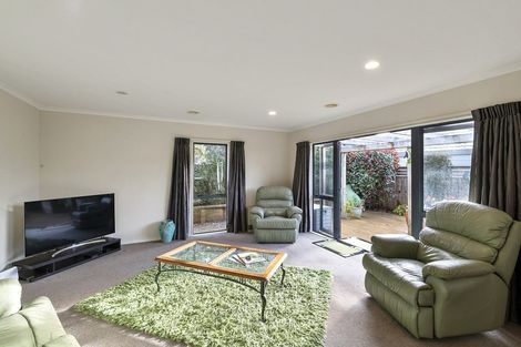 Photo of property in 18 Robert Grove, Paraparaumu, 5032