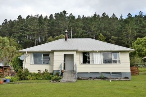 Photo of property in 16 Mawhera Street, Dobson, Greymouth, 7805