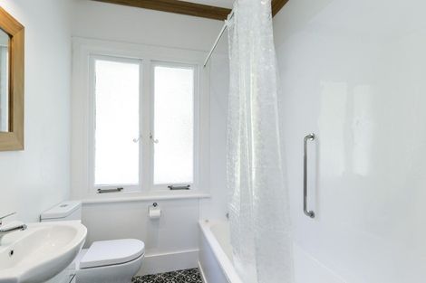 Photo of property in 51 Northland Road, Northland, Wellington, 6012