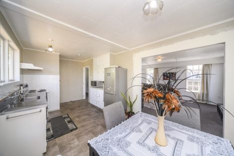 Photo of property in 25 Acacia Street, Kelvin Grove, Palmerston North, 4414