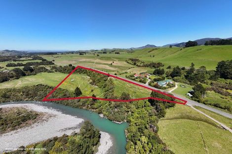 Photo of property in 2096 State Highway 2, Mount Bruce, Opaki, 5881