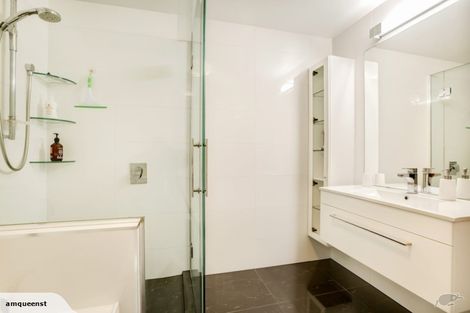 Photo of property in 36 Queen Street, Northcote Point, Auckland, 0627