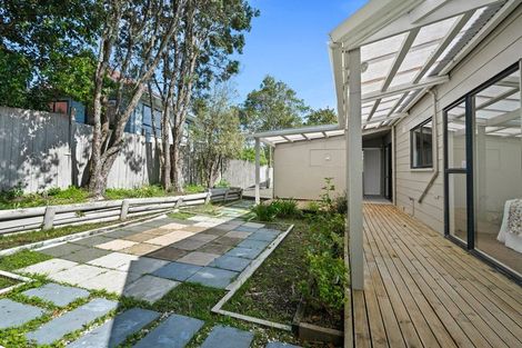 Photo of property in 9 Sungrove Rise, Sunnyvale, Auckland, 0612