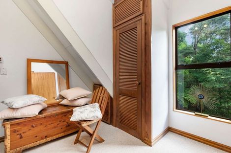 Photo of property in 25 Napuka Road, Henderson Valley, Auckland, 0612