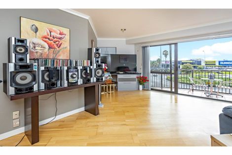Photo of property in The Rennaissance, 1g/18 Ronwood Avenue, Manukau, Auckland, 2104