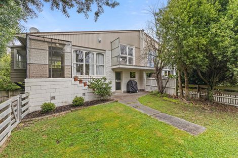 Photo of property in 9 Esher Place, Saint Martins, Christchurch, 8022