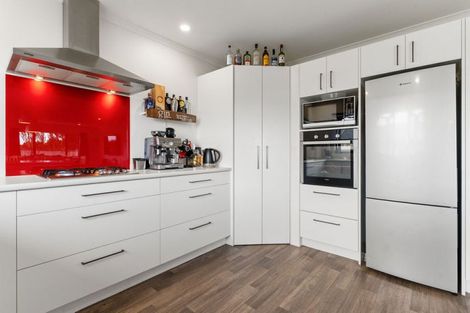 Photo of property in 12 Molesworth Street, Carterton, 5713