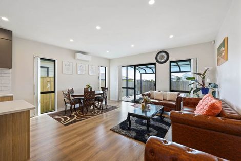 Photo of property in 12 Korowhiti Road, Clarks Beach, 2122