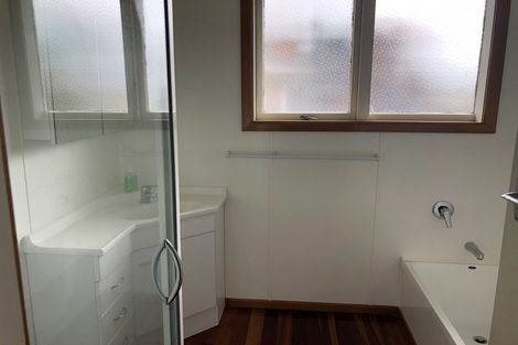 Photo of property in 208 Sunnynook Road, Totara Vale, Auckland, 0627