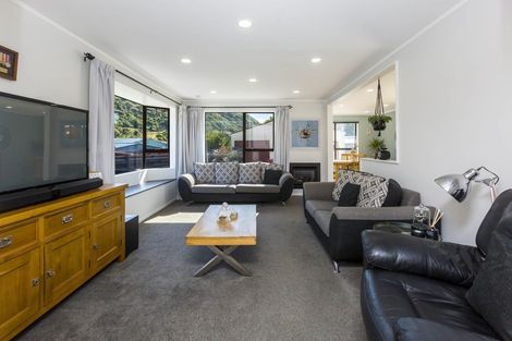 Photo of property in 22 Tacoma Drive, Totara Park, Upper Hutt, 5018