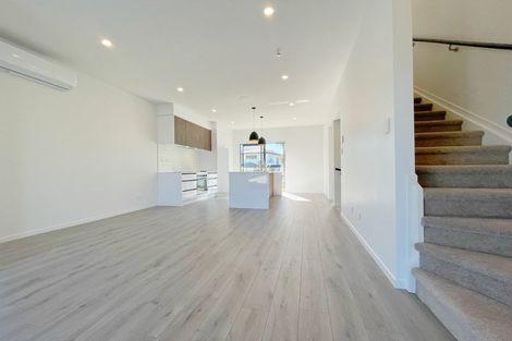 Photo of property in 7/105 Hobsonville Road, West Harbour, Auckland, 0618