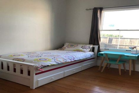 Photo of property in 1/20 Sulphur Beach Road, Northcote Point, Auckland, 0627