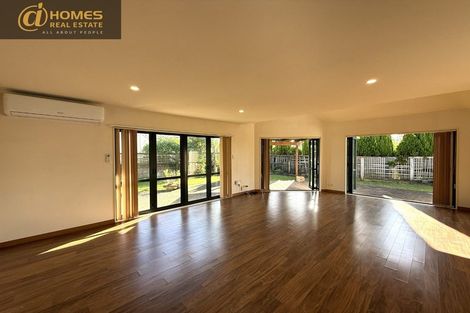 Photo of property in 5 Queen Natalie Place, Massey, Auckland, 0614