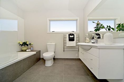 Photo of property in 12 Barnard Place, Manurewa East, Auckland, 2102