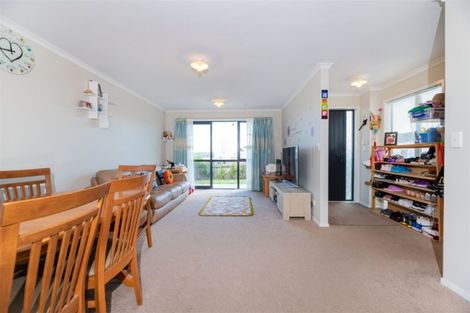 Photo of property in 24 Denver Avenue, Sunnyvale, Auckland, 0612