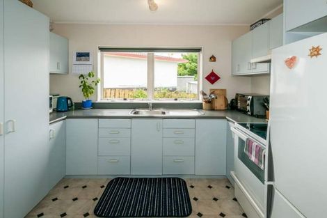 Photo of property in 2/28 Caribbean Drive, Unsworth Heights, Auckland, 0632