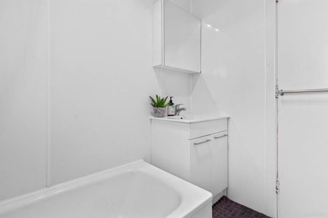 Photo of property in 60 Cobham Crescent, Kelston, Auckland, 0602