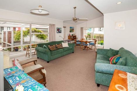 Photo of property in 2/28 Caribbean Drive, Unsworth Heights, Auckland, 0632