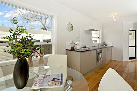 Photo of property in 12 Barnard Place, Manurewa East, Auckland, 2102