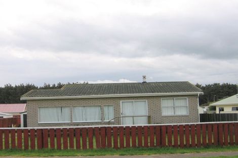 Photo of property in 15 Hennessy Street East, Foxton Beach, Foxton, 4815