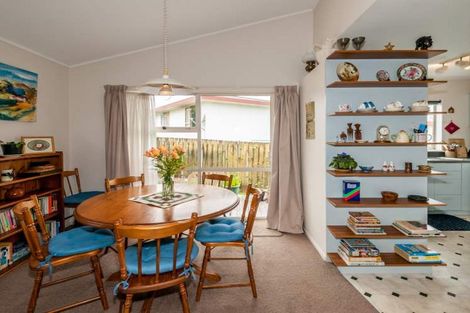 Photo of property in 2/28 Caribbean Drive, Unsworth Heights, Auckland, 0632