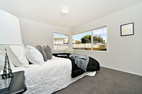Photo of property in 12 Barnard Place, Manurewa East, Auckland, 2102