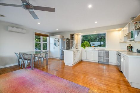 Photo of property in 20 Raroa Terrace, Waiatarua, Auckland, 0604