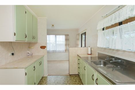 Photo of property in 2/30 Edgewater Parade, Waiuku, 2123