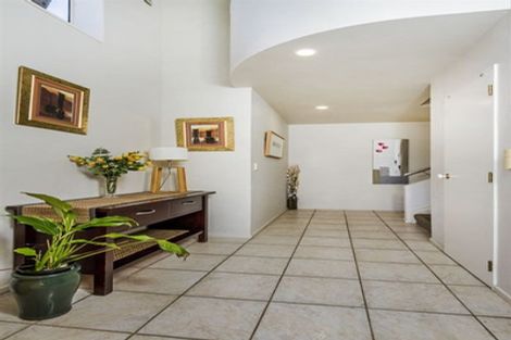 Photo of property in 3/133 Carlisle Road, Northcross, Auckland, 0632