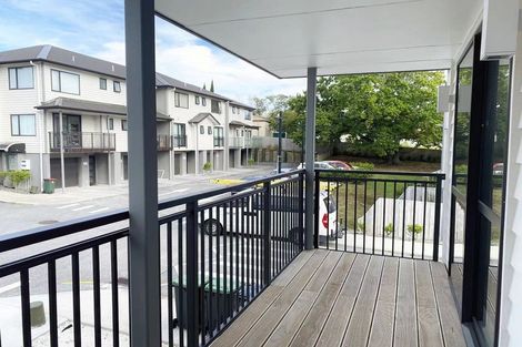 Photo of property in 17 Peony Mews, Oteha, Auckland, 0632