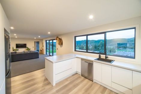 Photo of property in 64 Golf Road, Wakefield, 7025