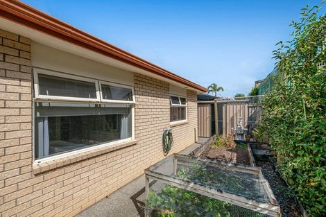 Photo of property in 18 Chesterfield Way, Orewa, 0931